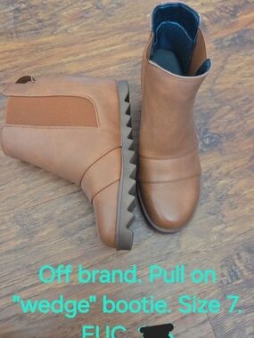 Women's Tan Pull-On Wedge Booties